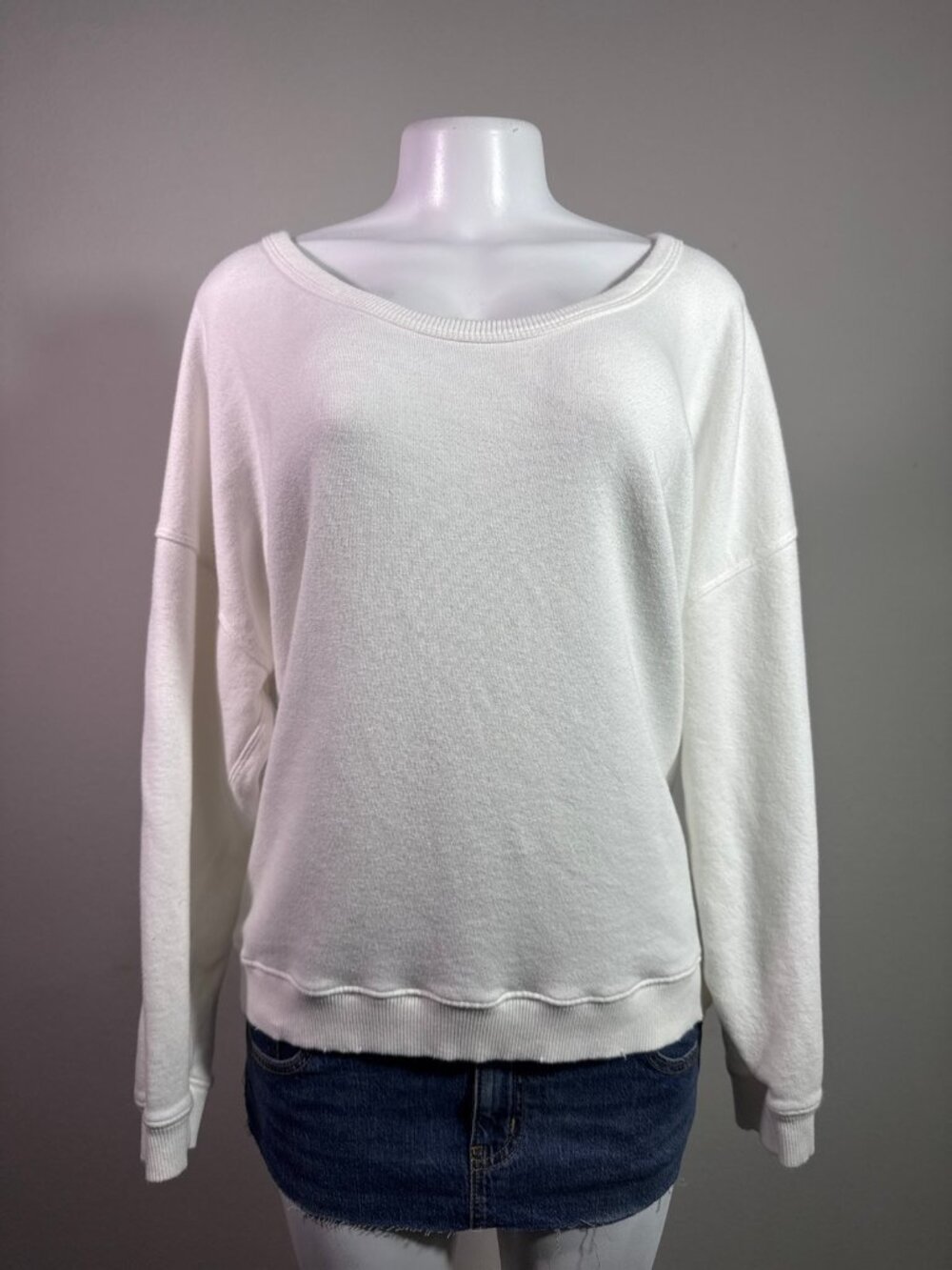 Aerie White Sweatshirt Shell Embroidery – Women's Used Clothing